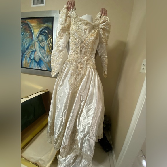 Vintage Wedding Dress worn ounce in 1992 - Picture 4 of 13
